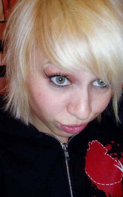 Amateur lovely rocker hotties posing