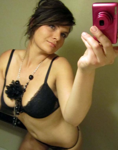 Steamy hot tattooed amateur GFs