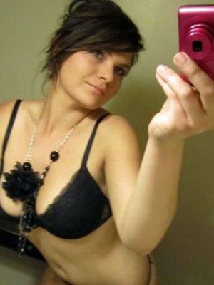 Naughty Selfshots From Another Amateur Teen
